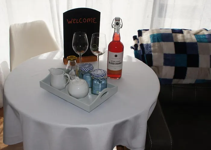 Riverbank Apartman Westport