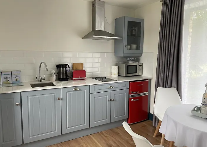 Riverbank Apartman *