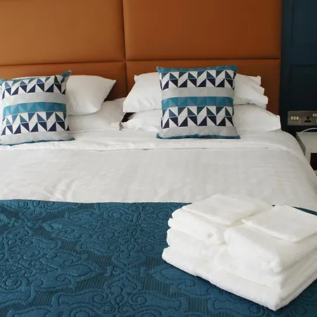 Riverbank Apartment Westport
