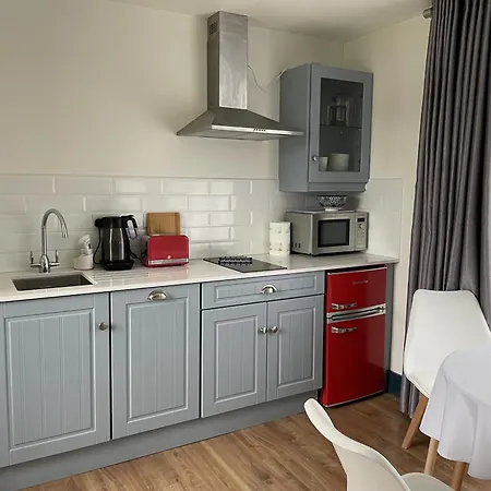 Riverbank Apartment *