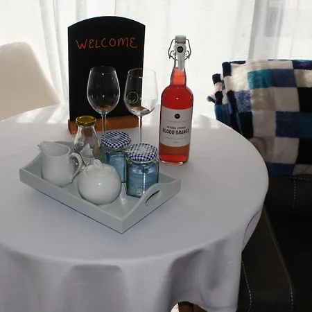 Riverbank Daire Westport